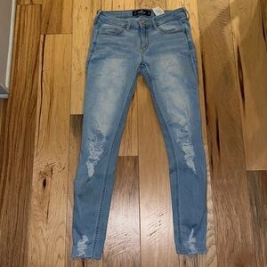 Hollister ripped distressed light wash low rise supper skinny classic stretch 7R
